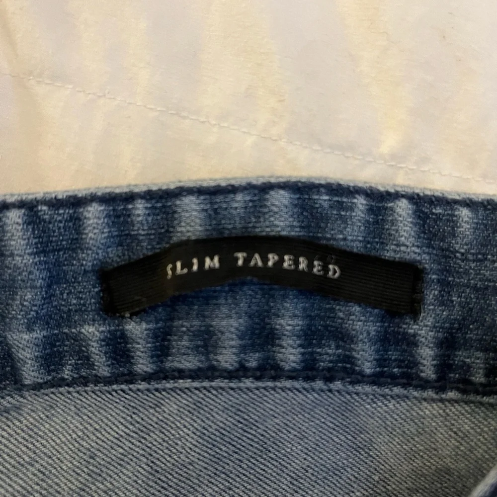 Guess - Picture 3 of 4